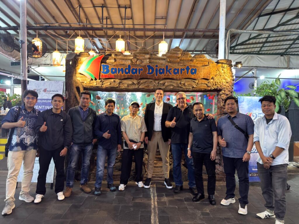 Econav team with ABM staff and standby crew at Bandar Djakarta, Ancol